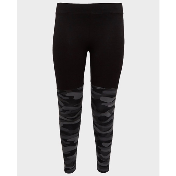 Torrid Crop Premium-Legging Grey Camo, Size 1X - Picture 4 of 7